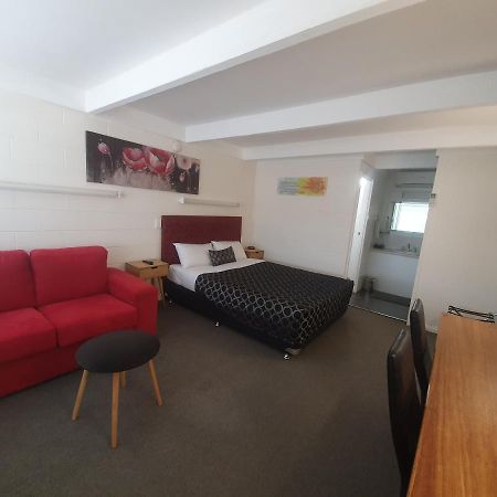 Charles Sturt Motor Inn West Wyalong Eksteriør billede