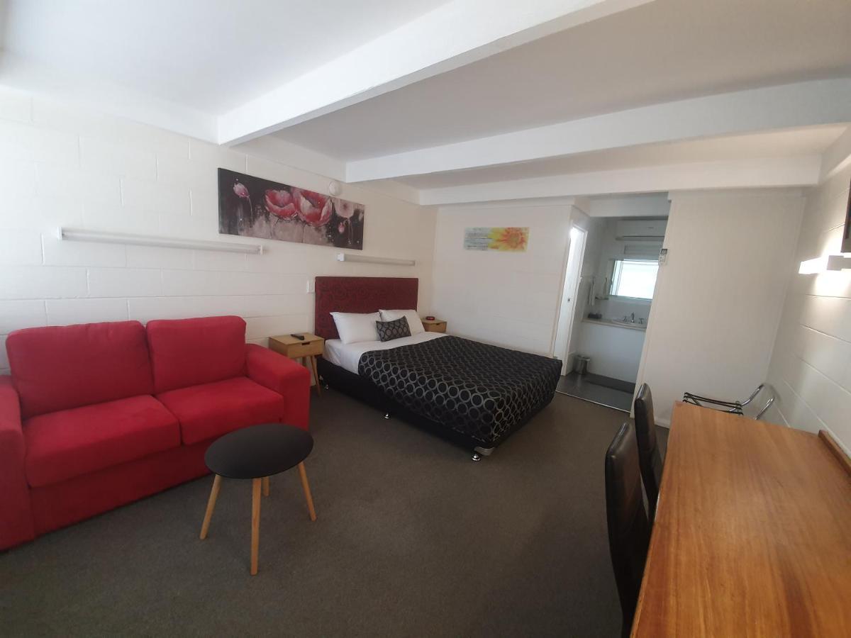 Charles Sturt Motor Inn West Wyalong Eksteriør billede