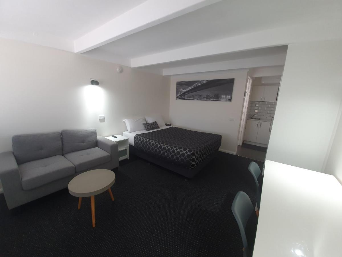 Charles Sturt Motor Inn West Wyalong Eksteriør billede