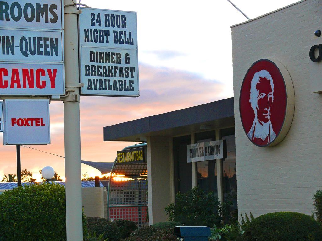 Charles Sturt Motor Inn West Wyalong Eksteriør billede