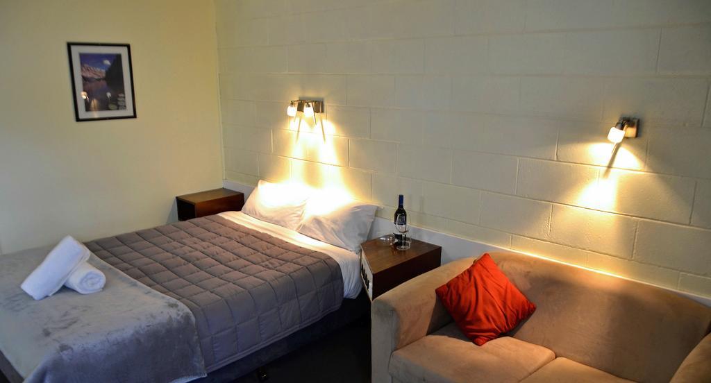 Charles Sturt Motor Inn West Wyalong Eksteriør billede